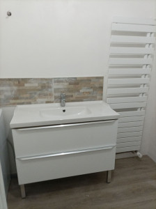 Photo de galerie - Enduit, peinture, carrelage, montage de meuble salle de bain.