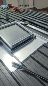 Photo de galerie - Pose de velux sur bac acier