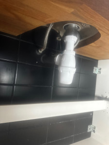Photo de galerie - Remplacement de un  siphonne sous lavabo