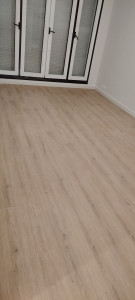 Photo de galerie - ?️ Je réalise la pose et la rénovation de vos parquets : parquet flottant, stratifié, contrecollé et finitions. Travail propre, soigné et précis. ? Contactez-moi pour donner un nouveau style à votre intérieur !