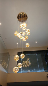 Photo de galerie - Pose le lustre 
