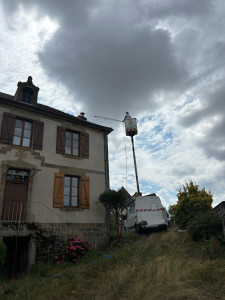 Photo de galerie - Traitement de toiture avec camion nacelle 