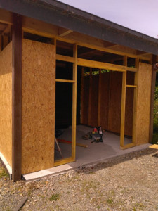 Photo de galerie - Transformation d'un carport en espace de stockage extérieur . 