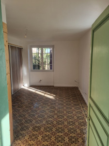 Photo de galerie - Création d'une chambre avec peinture et plinthe 