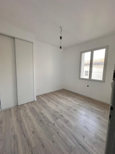 Photo de galerie - Rénovation complête d'une chambre. Isolation et création d'un placard en placo. Pose d'un sol stratifié.