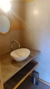 Photo de galerie - Conception d'une des salles d'eau pour l'activité de ma compagne 
