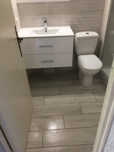 Photo de galerie - Remplacement d’un lavabo sur colonne par un meuble y compris modification de la plomberie 
