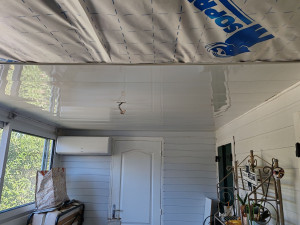 Photo de galerie - Remise en état complète d'un plafond suite à dégât des eaux lié à condensation, mauvaise aération 