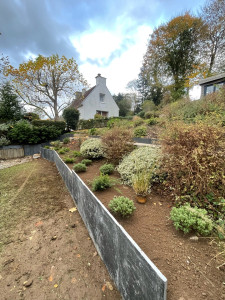 Photo de galerie - Pose dalle de schist + plantation 