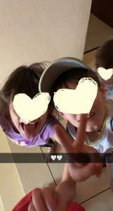 Photo de galerie - Garde de Lina son grand frère et son petit frère Maher 