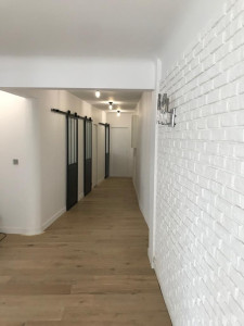Photo de galerie - Pose parquet plus peinture plus pose portes coulissantes  