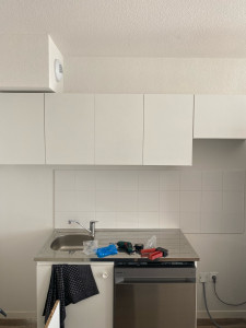 Photo de galerie - Pose de meubles haut et plan de travail pour une cuisine
