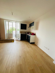 Photo de galerie - Pose parquet, cuisine et peinture 