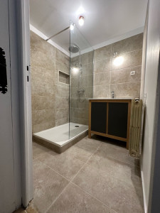 Photo de galerie - Salle de bain après rénovation avec pose de l’ensemble des sanitaires 
