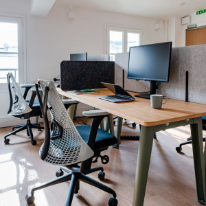 Photo de galerie - Un bureau propre, c’est un espace plus agréable pour travailler.
Je m’occupe du nettoyage et de l’entretien de vos bureaux avec soin.