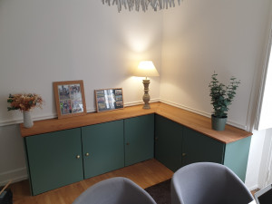 Photo de galerie - Fabrication de meubles de bureaux en MDF peint (plateaux en chêne). 