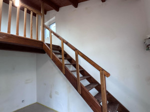 Photo de galerie - Pose de rambarde d'escalier plus (rénovation lasure ) Vendée toit et moi. 