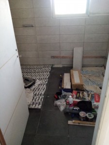 Photo de galerie - Carrelage pour salle de bain plus douche à l italienne 
