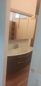Photo de galerie - Pose de meuble vasque avec le meuble haut.