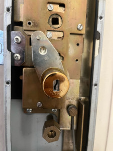 Photo de galerie - Pose de serrure carène 5 points 