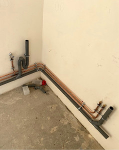 Photo de galerie - Attente pour cuisine , déplacement des arrivées eaux et évacuations 