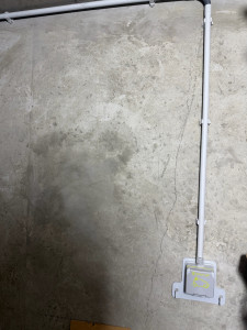 Photo de galerie -     Pose d’une prise Green’Up conforme, idéale pour la recharge de véhicule électrique
