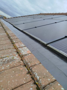 Photo de galerie - Remise en étanchéité panneaux photovoltaïque