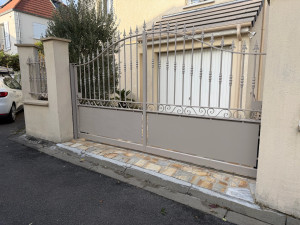 Photo de galerie - Portail après peinture 