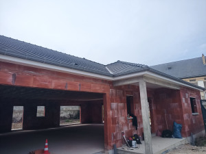 Photo de galerie - Réalisation d'une toiture neuve .
Charpente, couverture tuiles et zinguerie (Noue, gouttière Etc)
Ainsi que sous face PVC
