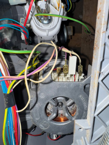 Photo de galerie - Remplacement pompe lave vaisselle 