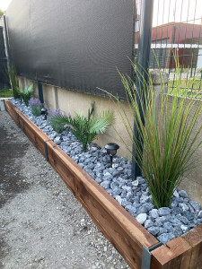 Photo de galerie - Création d’un massif en traverses paysagère