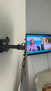 Photo de galerie - Montage d’un support TV mural