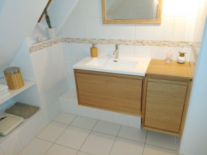Photo de galerie - Pose de meubles dans dalle de bain et faience