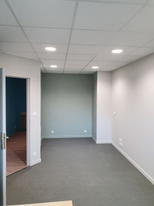 Photo de galerie - Réalisation de cloison en BA18 et d'un faux plafond en dalle 600x600