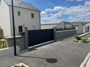 Photo de galerie - Mur avec piliers et seuil de portail coulissant 