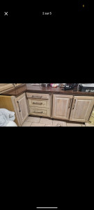 Photo de galerie - Ponçage + peinture meuble voir le résultat sur la 2 ème photo 

?