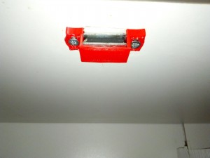 Photo de galerie - Réparation d'un élément de meuble cassé (rouge)