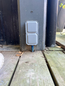 Photo de galerie - Création d’une double prise de courant étanche, sur une terrasse 