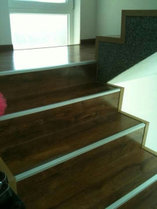 Photo de galerie - Escalier avec parquet flottant 