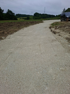 Photo de galerie - Réalisation d un chemin en pierre calcaire 