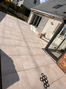 Photo de galerie - Pose de carrelage extérieur sur plot