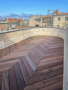 Photo de galerie - Pose d'une terrasse en bois exotique en point de Hongrie