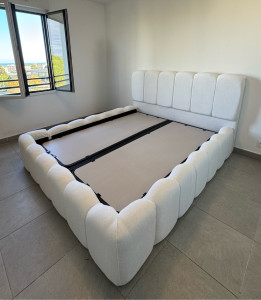 Photo de galerie - Montage, lit, coffre 