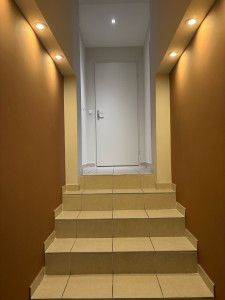 Photo de galerie - Peinture murs monté d'escalier