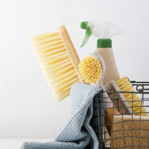 Photo de galerie - E propose mes services de ménage à domicile : sols, poussière, cuisine, salle de bain. J’utilise le matériel et les produits fournis par l’offreur. Sérieuse et appliquée. 