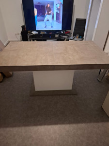 Photo de galerie - Montage d’une table a manger extensible.