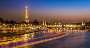Photo de galerie - Tu souhaites explorer la ville de Paris avec un chauffeur professionnel et un photographe expérimenté ? Nous te proposons notre offre unique qui te permet de profiter d'un service complet de visite combiné en un seul service.