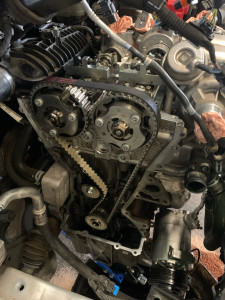 Photo de galerie - Remplacement du kit distribution/pompe à eau + courroie pompe à huile sur moteur Ford 1.0l Ecoboost