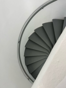 Photo de galerie - Peinture complète d’escalier dans un immeuble 