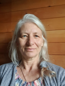 Photo de galerie - Baby-sitter ancienne sage-femme formée aux gestes d'urgence et soins médicaux 

Soin aux animaux, pet-sitter, livraison de courses, ménage...
mais aussi 